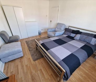 House share to rent - Photo 3