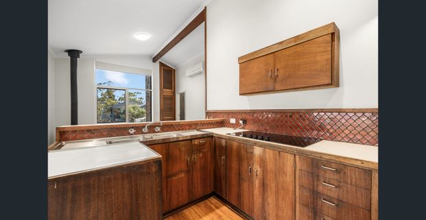 Spacious Family Home with Stunning City Views in a Quiet Cul-de-Sac - Photo 1