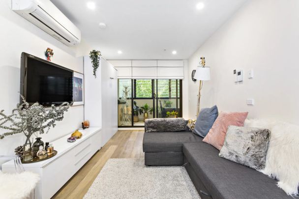 Chic Inner City Living - Furnished Studio Apartment - Photo 1