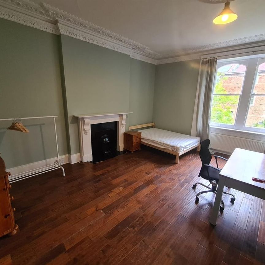 Elliston Road, Redland - Photo 1