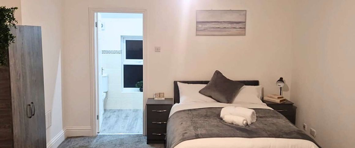 Oxford Avenue Room 7 - Photo 1