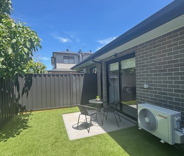 Brand new rooming house now available for rent. - Photo 4