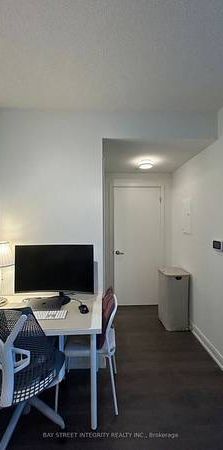 must see luxurious 1 bed condo on subway line parking incld - Photo 1