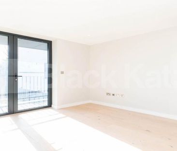 2 Bedroom, 2 bath, 1 reception Apartment - Photo 2