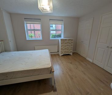 3 bedroom Flat To Let - Photo 5