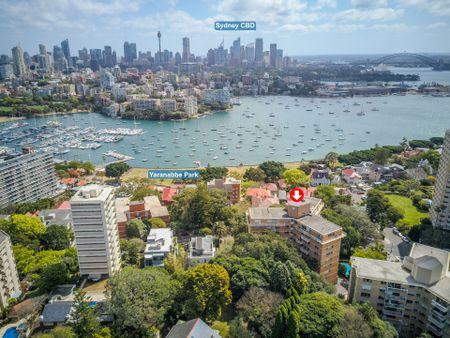 Three Double Bedrooms&comma; Double Lock up Garage&comma; Great Views - Darling Point - Photo 2