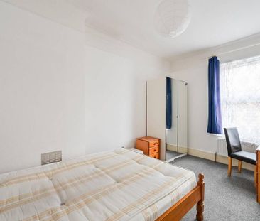 4 bedroom terraced house to rent - Photo 5