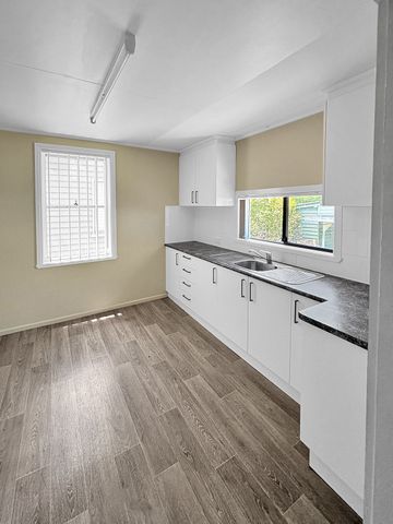 Charming 3 Bedroom Cottage - Photo 4