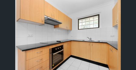 Renovated Modern 2 Bedroom Apartment opposite Malabar Beach - Photo 2