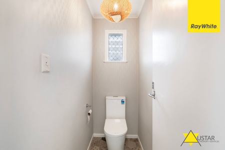Stylish Family Home in a Quiet Glendene Street - Photo 4