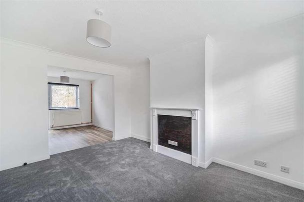 Manor Farm Road, Salisbury, SP1 - Photo 1