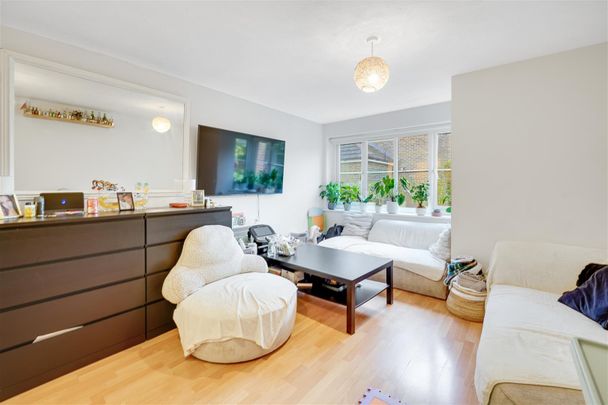 Flat To Let - Photo 1