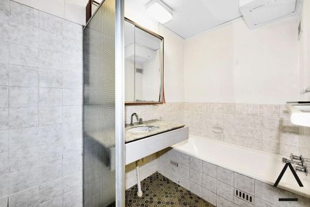 Waterfront Two Bedroom Apartment - Photo 4