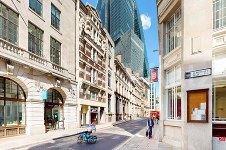 perfectly located within the financial district in City Of London area - Photo 5