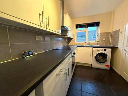 3 bedroom terraced house to rent - Photo 2