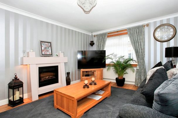 PETERBOROUGH - Photo 1