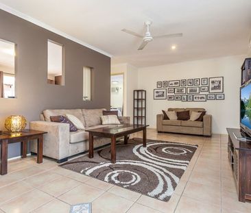 Spacious Family Home! - Photo 3