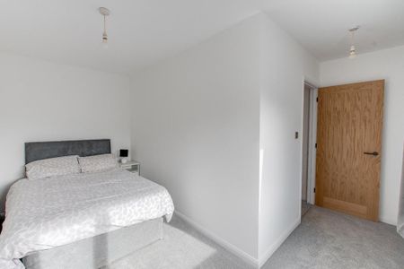 4 bedroom detached house to rent - Photo 5