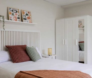 Room in a shared 8-bedroom apartment for rent in Castillejos - Photo 4