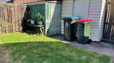 2 bedroom house (optional to rent a 2 bedroom sleepout) - Photo 3