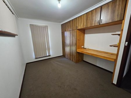 Top Location - Spacious House & Pool! *Open Thurs 19/02/ 4.00pm to 4.20pm* - Photo 4