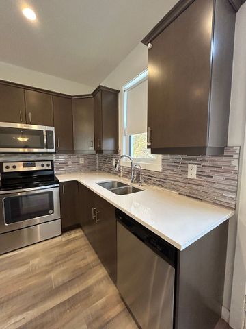 Kensington - 4 bedroom Pet Friendly House - 4054 Centennial Drive - Photo 5