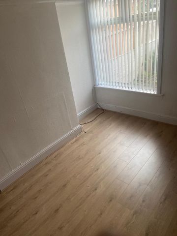 3 Bed Semi-Detached House, Abercorn Road, CV5 - Photo 2