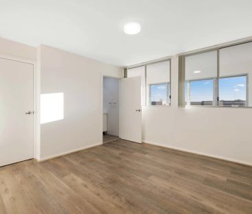 Contemporary Dual Level Penthouse - Photo 6