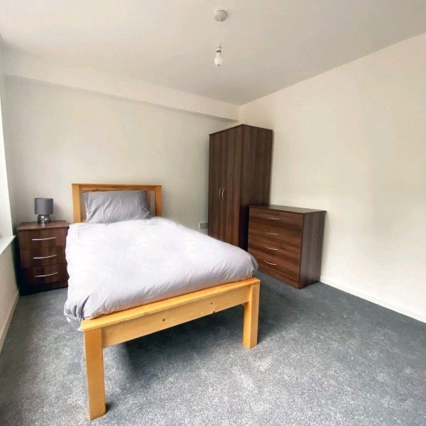 Room in a Shared House, Icknield Port Road, B16 - Photo 1