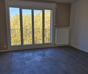 Location Appartement à ST EGREVE - Photo 3