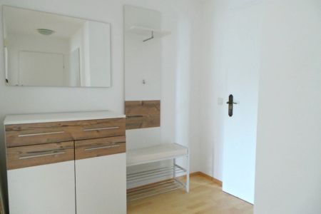 Bestlage-nahe Stadtzentrum, sanierte 2 ZI mit großem Balkon und Carport - Foto 3