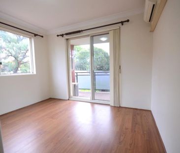 In the Heart of Town-Walk to Station&excl; - Photo 6