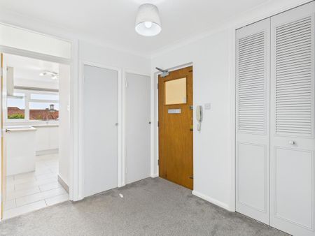 2 bedroom flat to rent - Photo 4