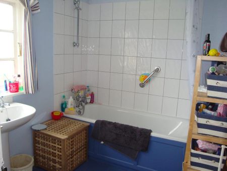 3 bedroom detached house to rent - Photo 5