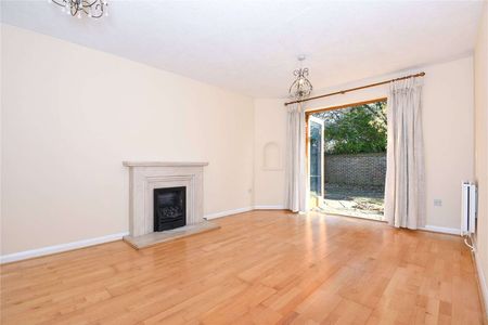 A well presented family home in the village of Kemsing - Photo 3