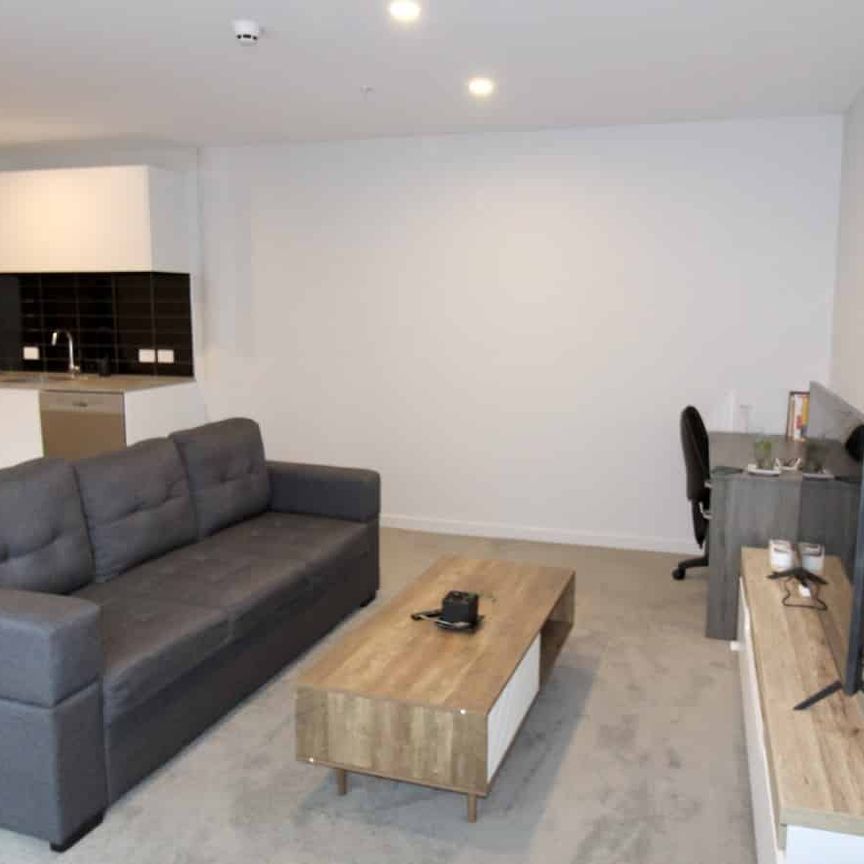 Stylish and Sophisticated One Bedroom Apartment - Photo 1