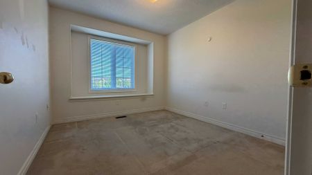 For Lease - 3273 Stoney Crescent, Mississauga, Ontario - Photo 2