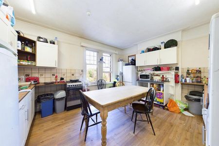 1 bedroom Flat To Let - Photo 3