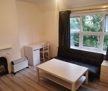 1 Bed Flat, London Road, RG1 - Photo 1