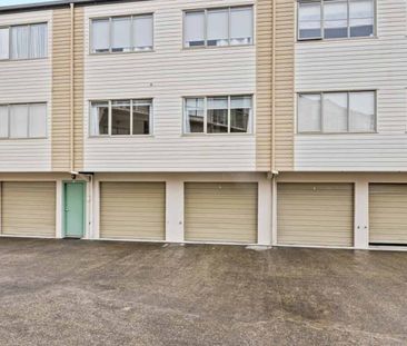 Spacious 3 Bedroom Apartment - Photo 5