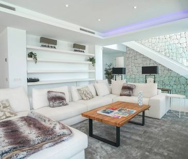 5 bedroom luxury Villa for rent in Benahavís, Andalusia - Photo 2