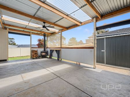 4 BEDROOM FAMILY HOME - Photo 5