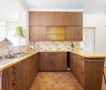 Charming single-level home blending coastal character, convenience ... - Photo 3