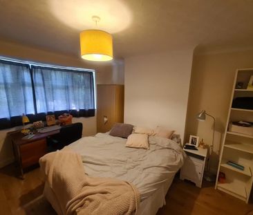 4 bedroom semi-detached house to rent - Photo 5