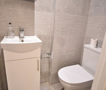 Finchley Road, NW3, London - Photo 3