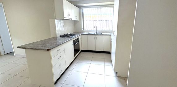 Modern Renovated 4 Bedda! - Photo 2