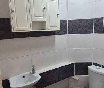 3 Bed Terraced House, Peterhead Walk, M5 - Photo 2