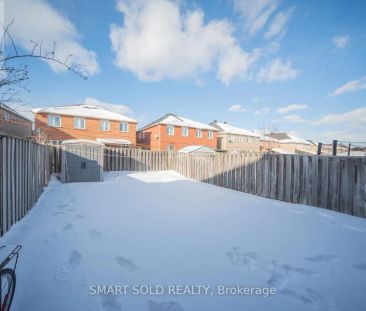 28 TARA CRESCENT - Photo 2