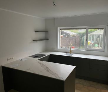 Ruime gezinswoning met 3 slaapkamers te Assebroek. - Photo 1