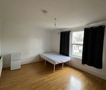 Room in a Shared House, Leggatt Road, E15 - Photo 1